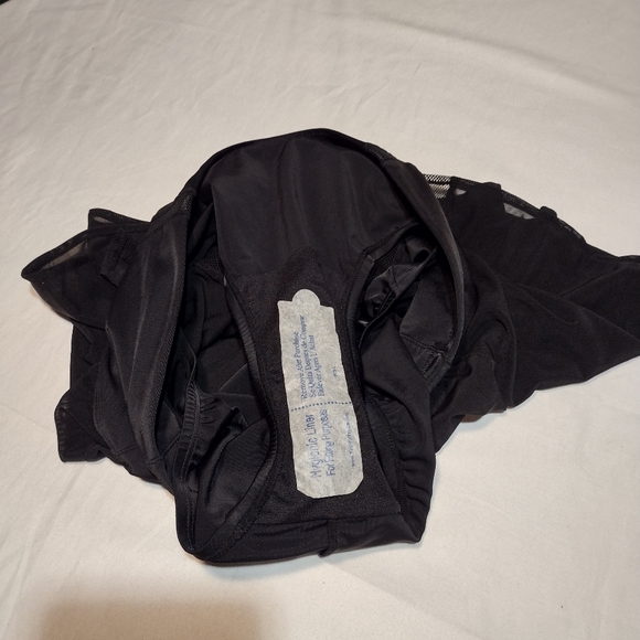 Reebok Black Mesh Mid-Rise Swim Skirt With Back Pocket - Picture 9 of 16